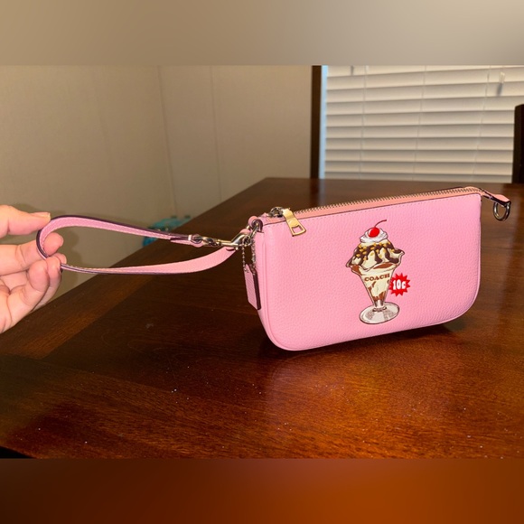 Coach Nolita 19 ice cream π¦π - Picture 4 of 14